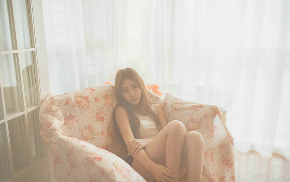 “两军交战，不斩来使，自古以来，这便是规矩，与出身何关？将军惨事，末将也深感同情，只是将军因此而牵连国家大事，实属不智，末将不能看着将军一错再错。”卓扬淡然的收回了宝剑，看向刘璝。